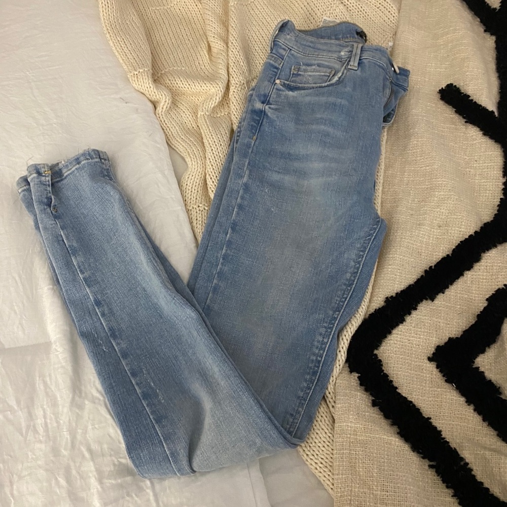 ZARA LIGHT WASH JEANS